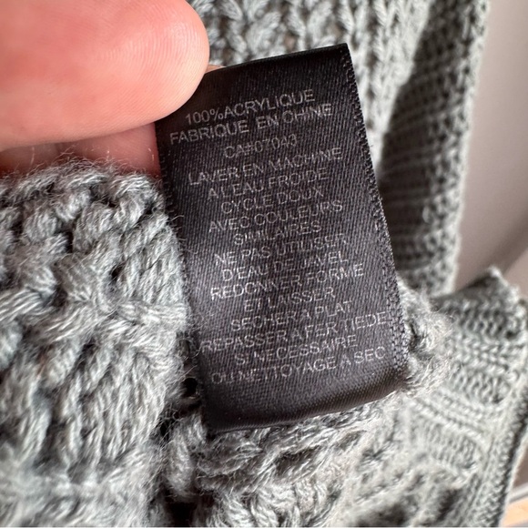 Moon & Madison Open Knit Poncho Top XS Sage Green Chunky Boho Cropped Sweater - Picture 6 of 9